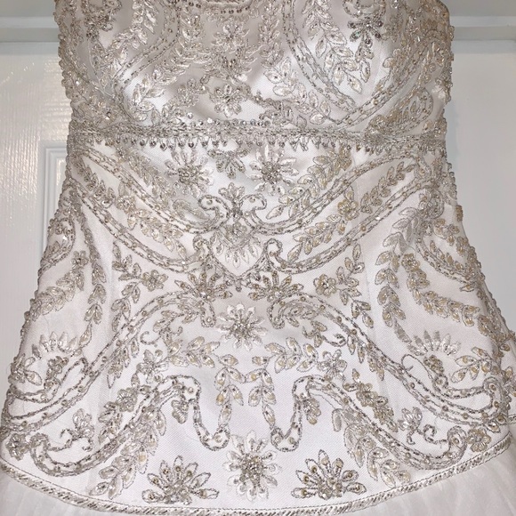 Wedding Dress - Picture 4 of 8